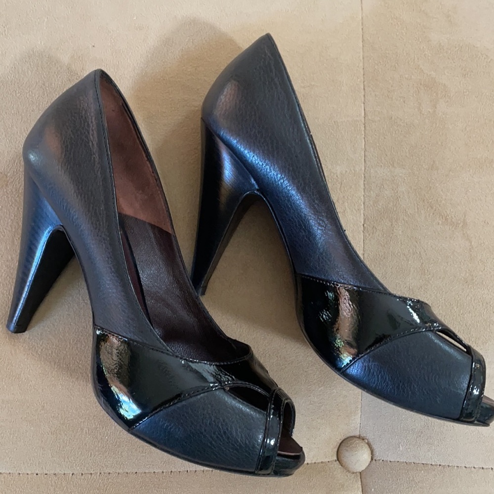 Gorgeous Max Mara peep toe high-heeled shoes